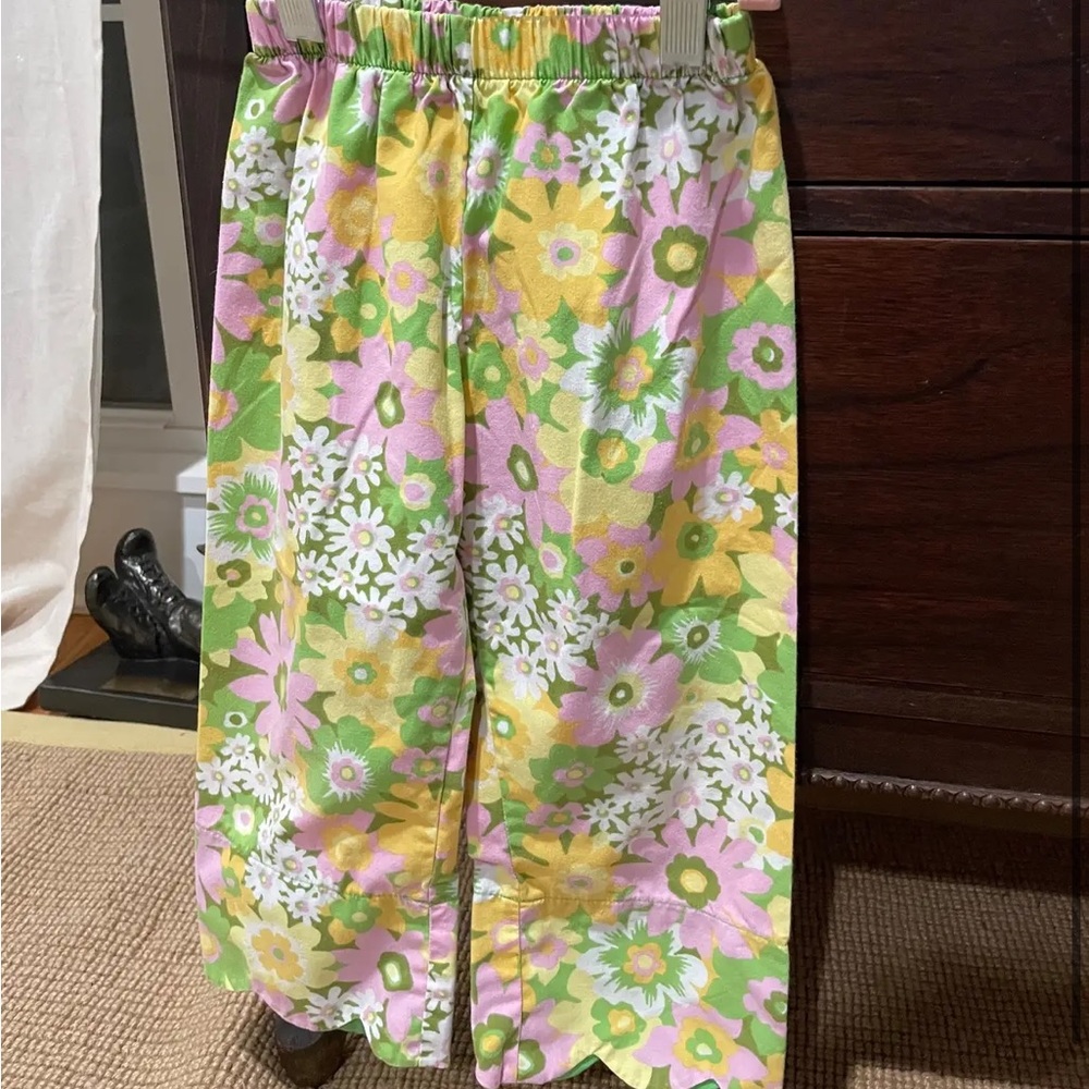 The Beaufort Bonnet Co 3T Scallop Floral Pants